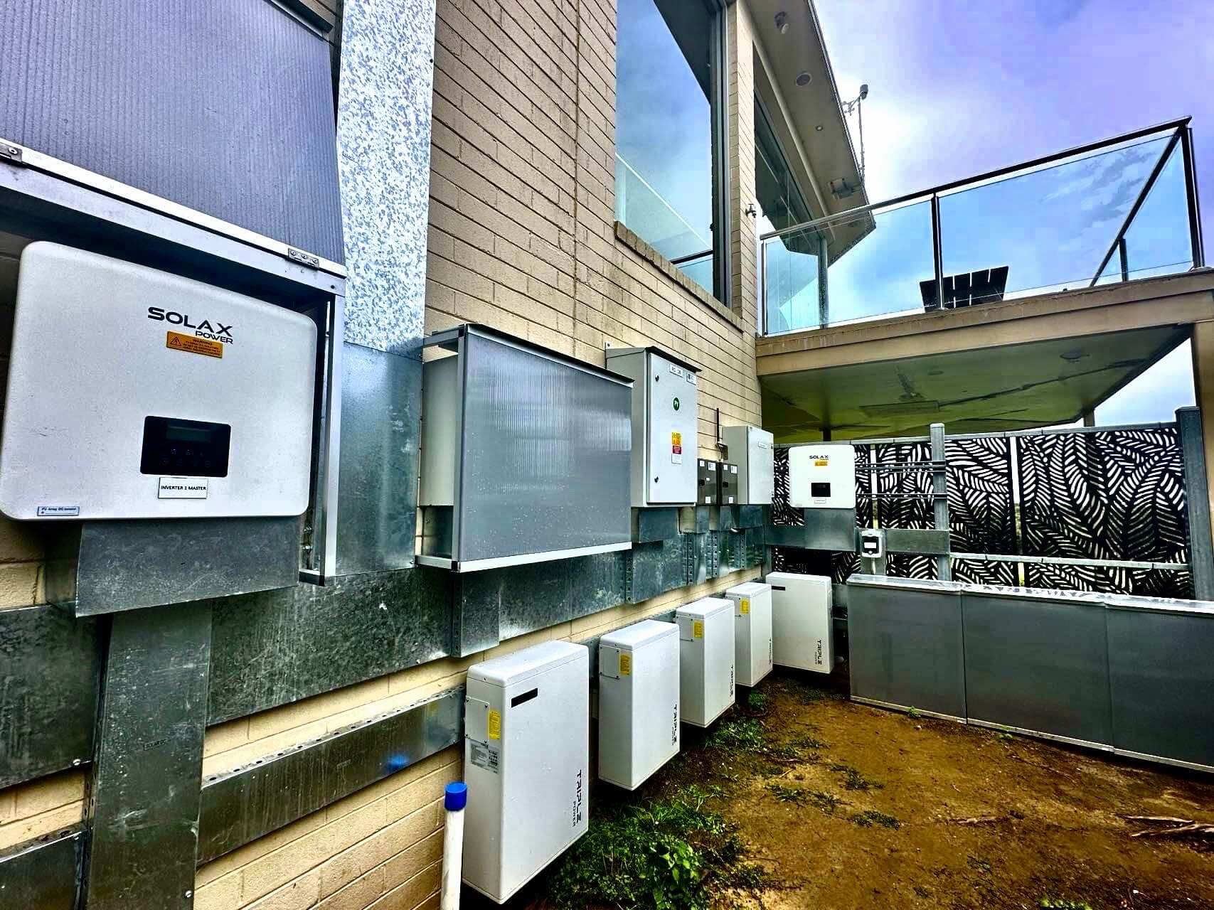 1748248302351218.jpg Flinders Golf Course, Australia  2 x X3 Hybrid G4 15kW Inverters  8 x T58 Batteries.jpg