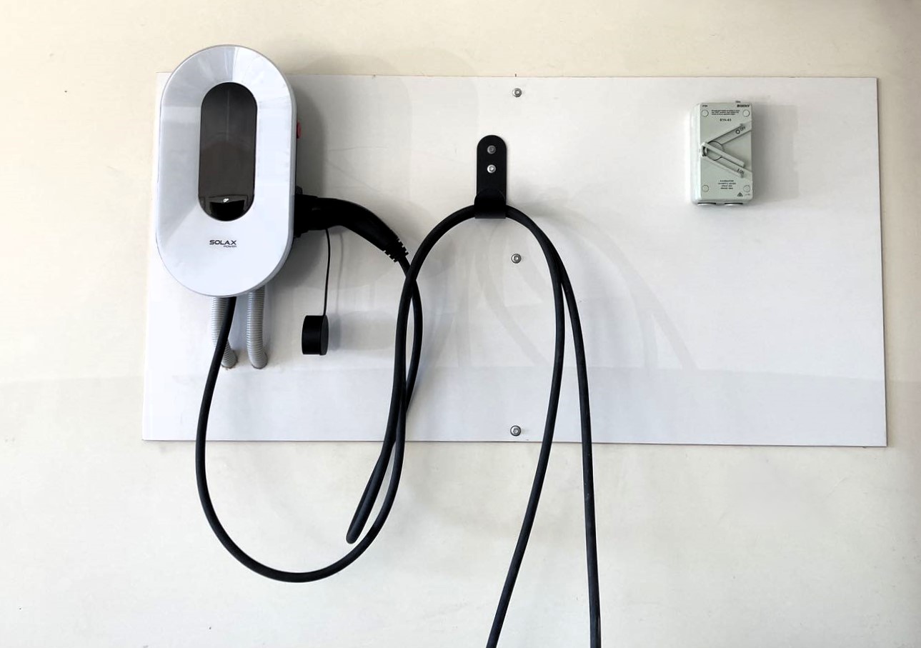 1749724898954773.jpg pv+ess+ev.jpg